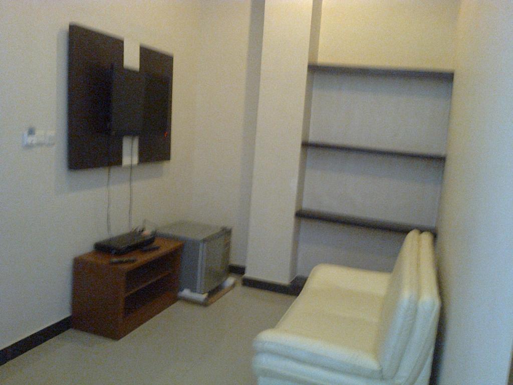 Galaxy Inn Baubau ภายนอก รูปภาพ