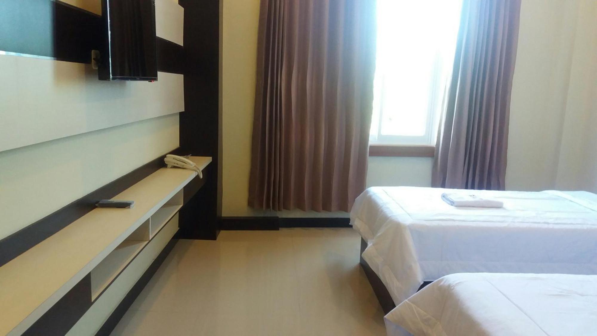 Galaxy Inn Baubau ภายนอก รูปภาพ