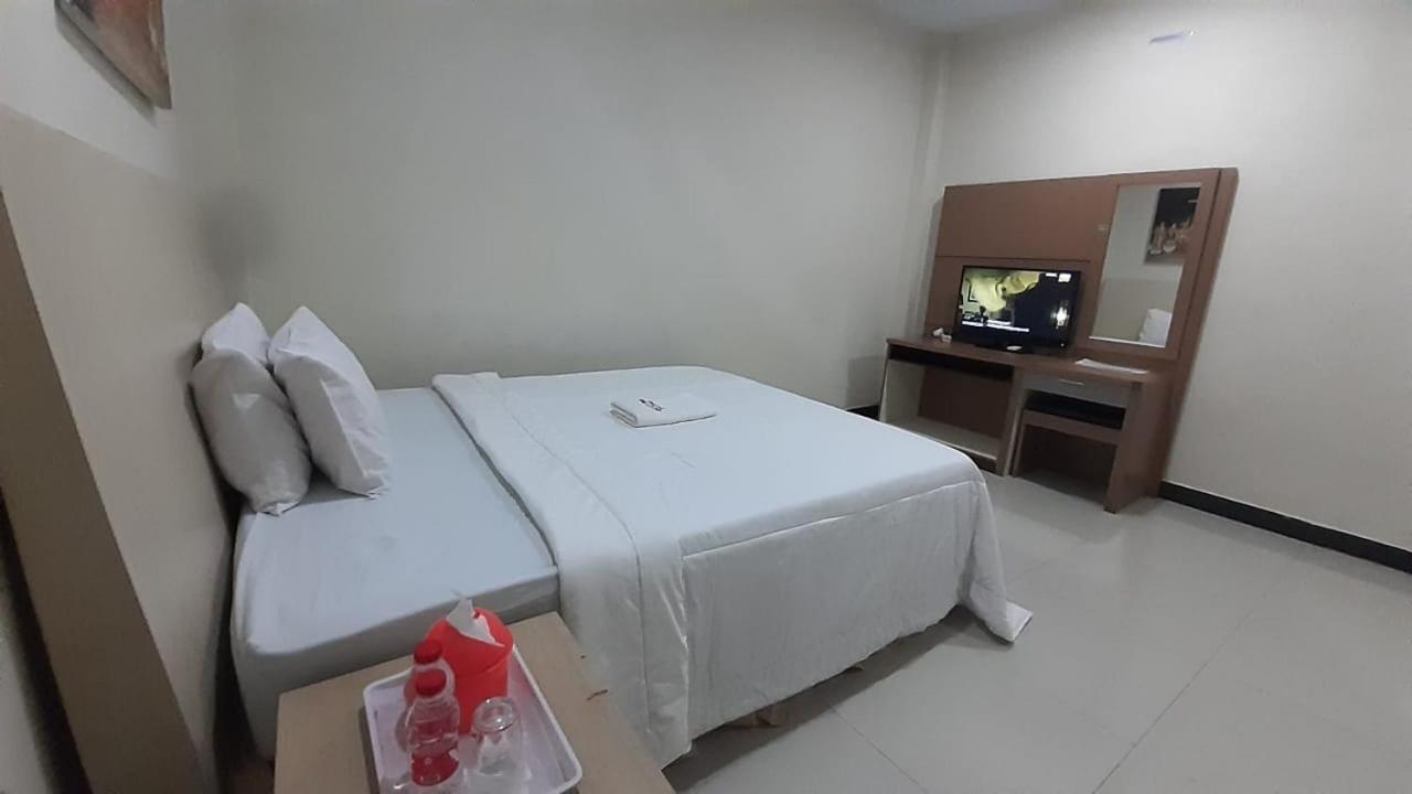 Galaxy Inn Baubau ภายนอก รูปภาพ