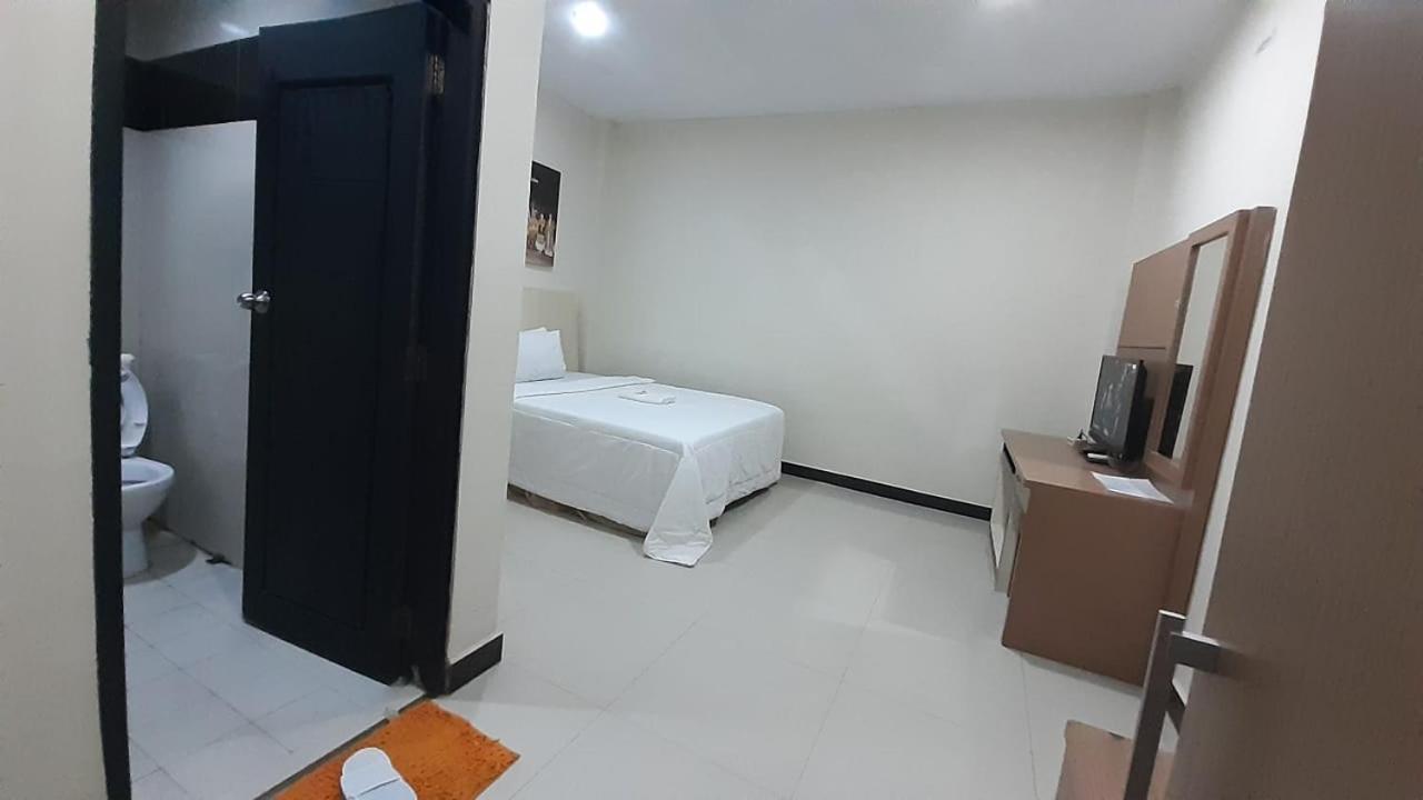 Galaxy Inn Baubau ภายนอก รูปภาพ