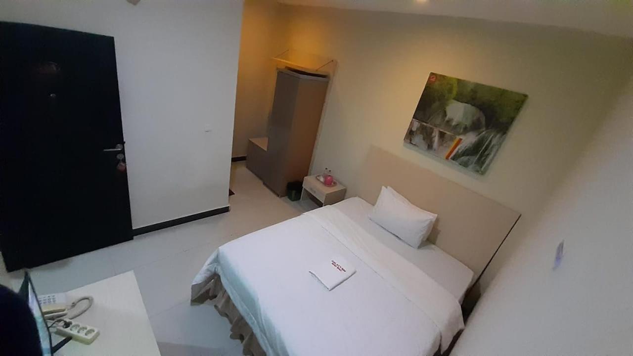 Galaxy Inn Baubau ภายนอก รูปภาพ
