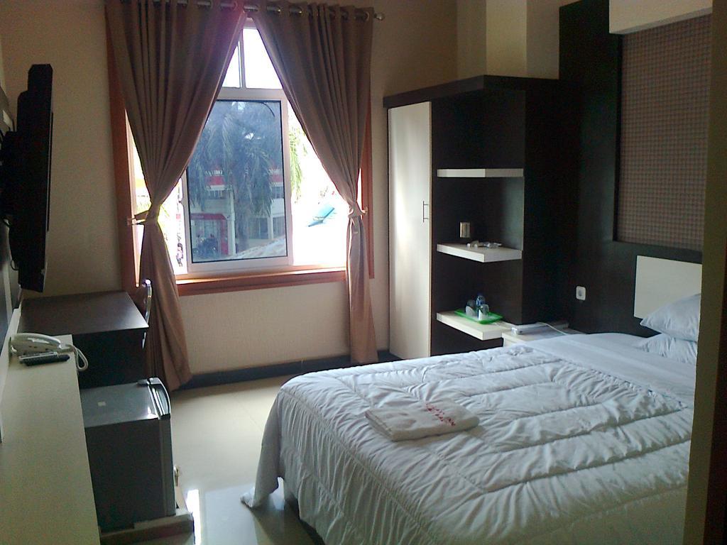 Galaxy Inn Baubau ภายนอก รูปภาพ