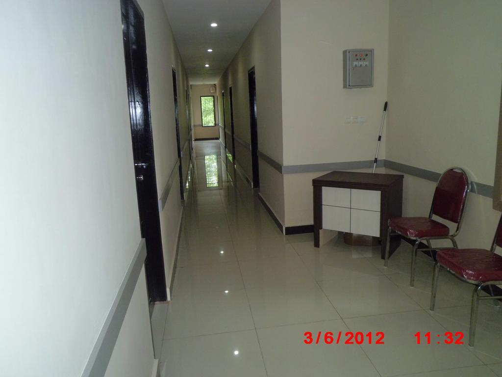 Galaxy Inn Baubau ภายนอก รูปภาพ
