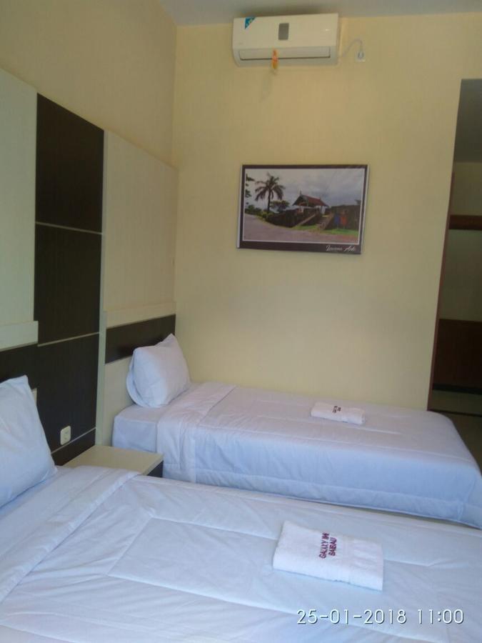 Galaxy Inn Baubau ภายนอก รูปภาพ